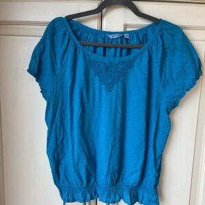 Izod beautiful blue top size Large.